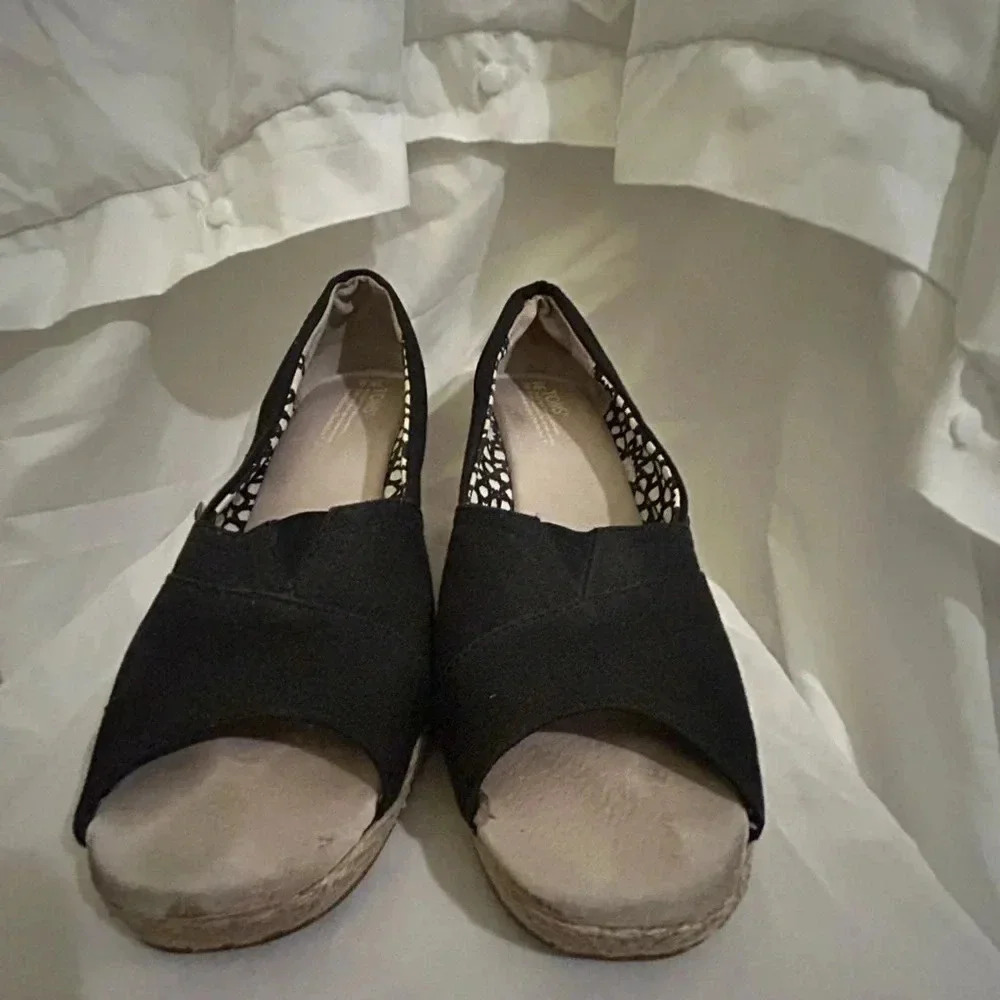 TOMS WO SIZE‎ 9 BLACK OPEN TOE ESPADRILLE WEDGE HEEL SHOES GOOD CLEAN CONDITION
